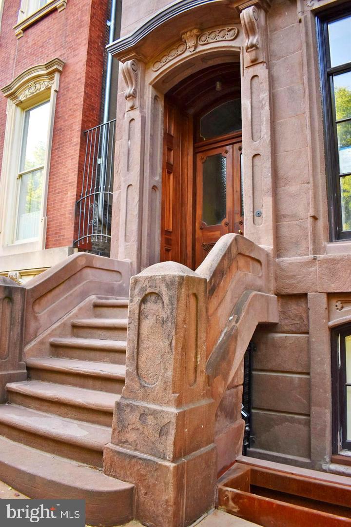 18 E Mount Vernon Pl #3 Property Photo 4