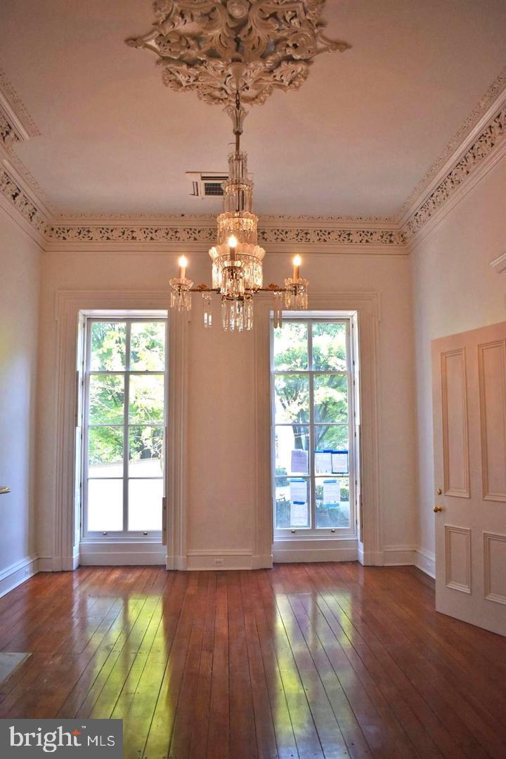 18 E Mount Vernon Pl #3 Property Photo 8