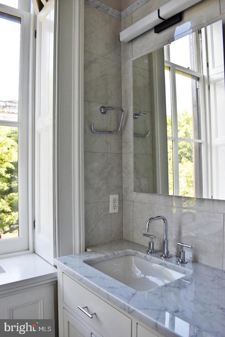 18 E Mount Vernon Pl #3 Property Photo 20
