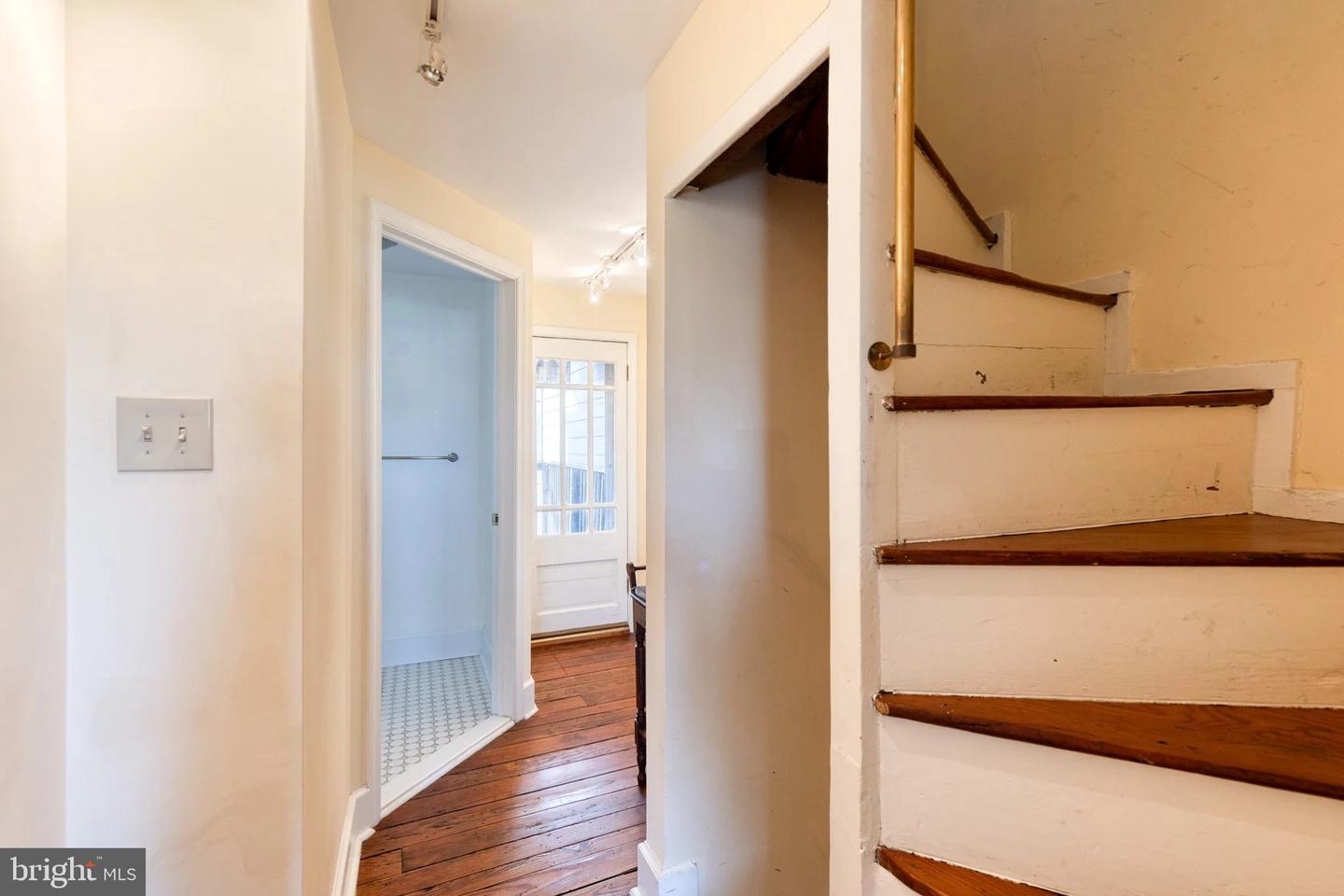 311 E West St Property Photo 14