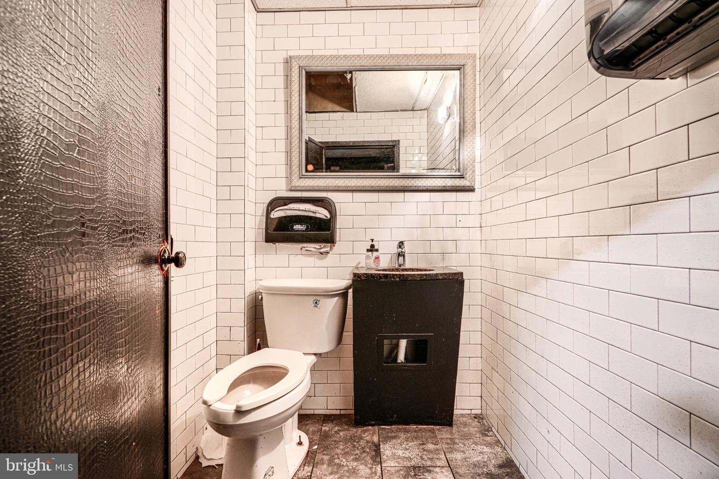 414-416 E Baltimore St Property Photo 12
