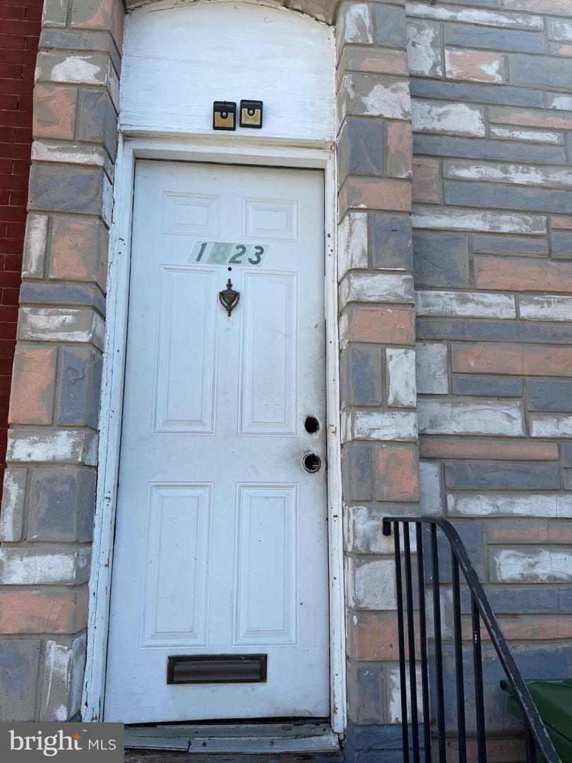 1823 DIVISION ST Property Photo 1