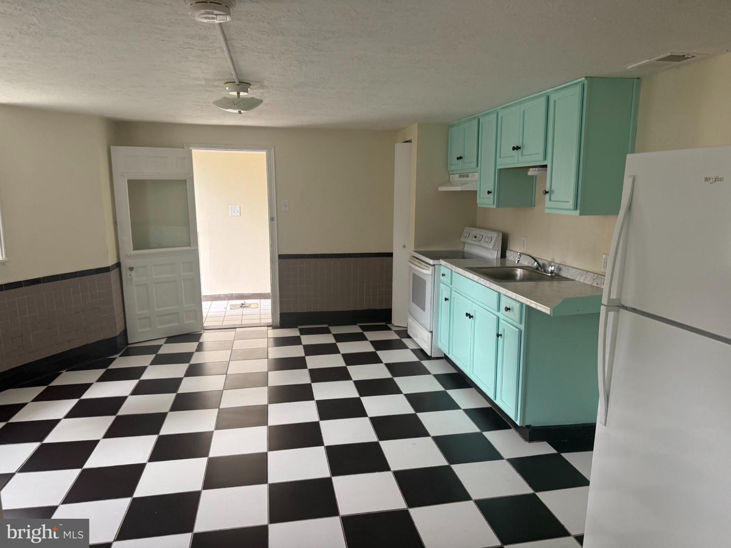 6408 Brook Ave #a Property Photo 3