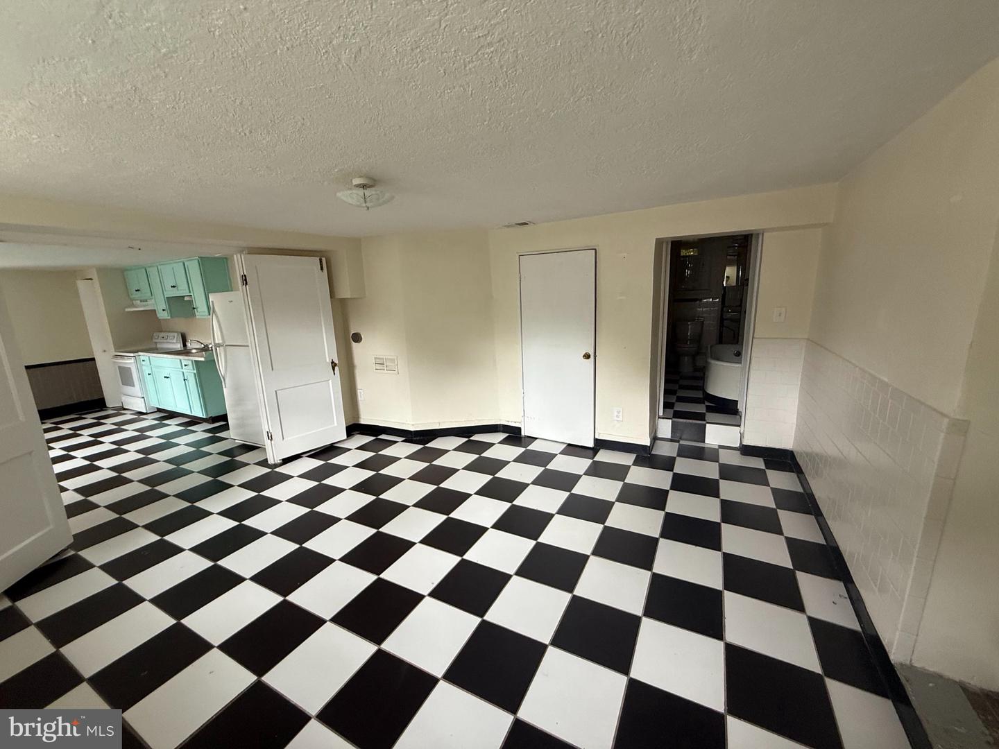 6408 Brook Ave #a Property Photo 4
