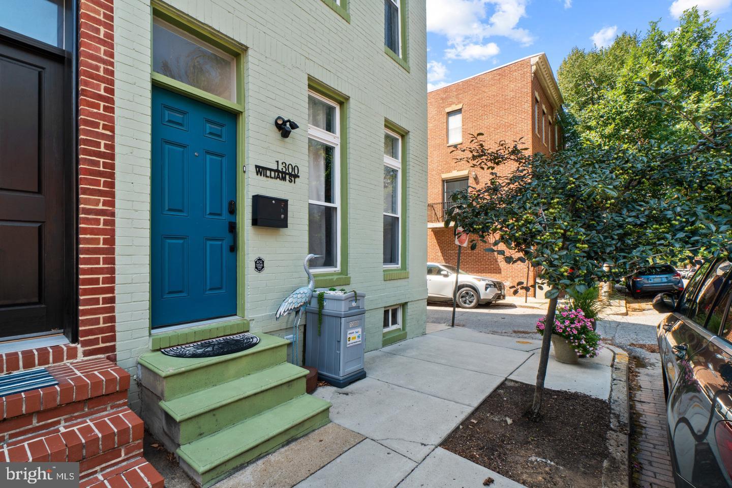 1300 WILLIAM ST Property Photo 1