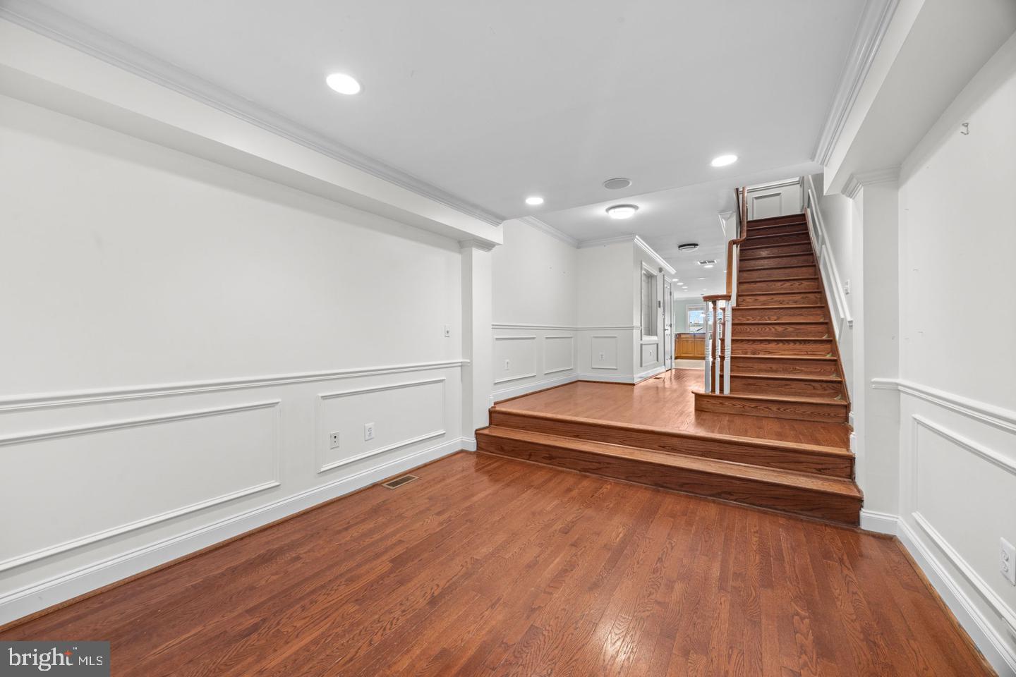 1933 Fleet St Property Photo 10