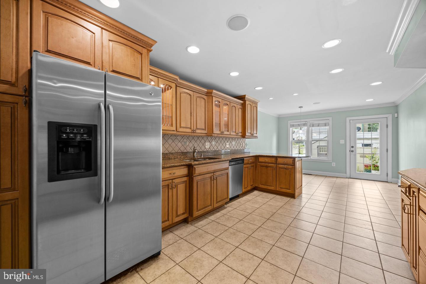 1933 Fleet St Property Photo 21