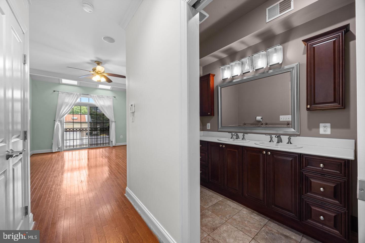 1933 Fleet St Property Photo 28