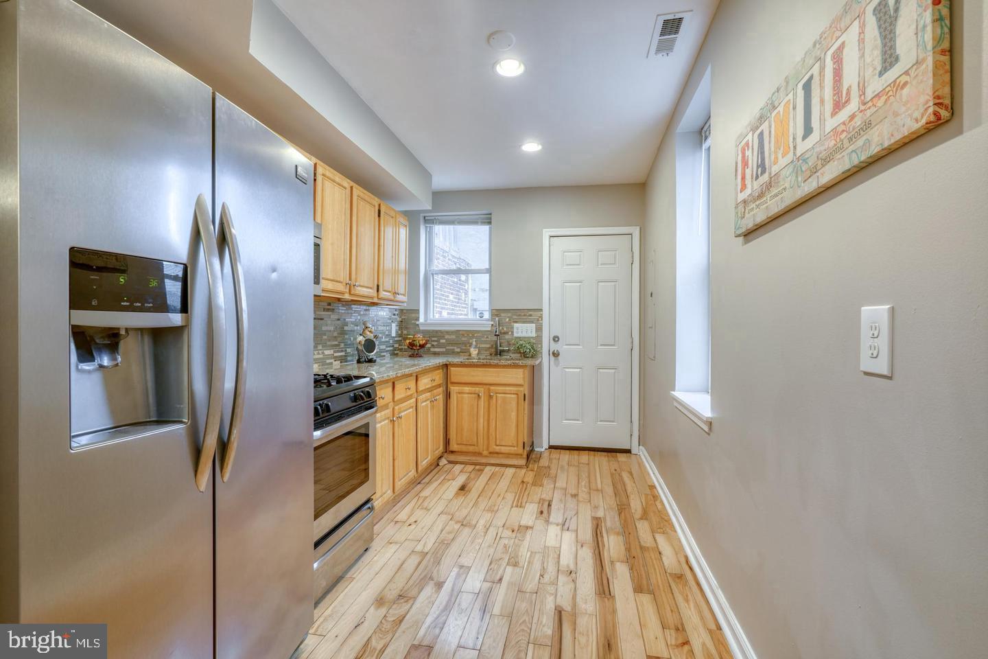 233 S Highland Ave Property Photo 10