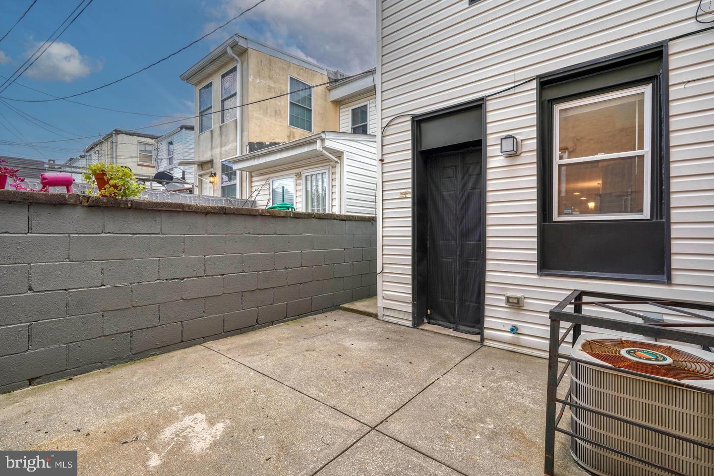 233 S Highland Ave Property Photo 13