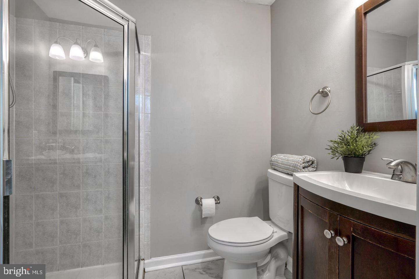 233 S Highland Ave Property Photo 18