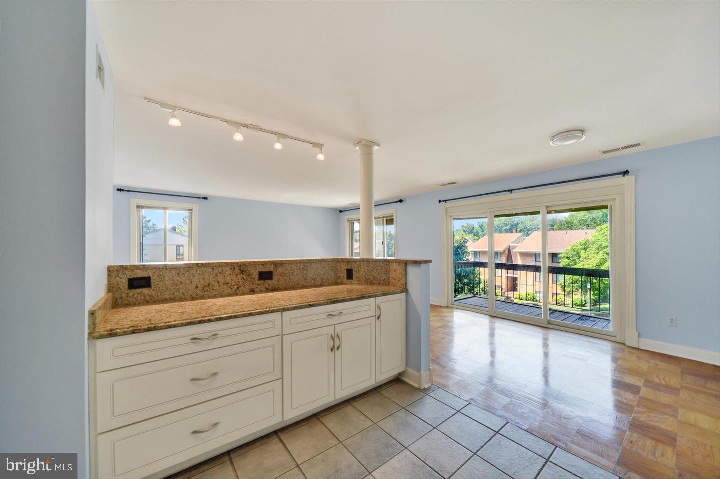 7 Cross Keys Rd #e Property Photo 10