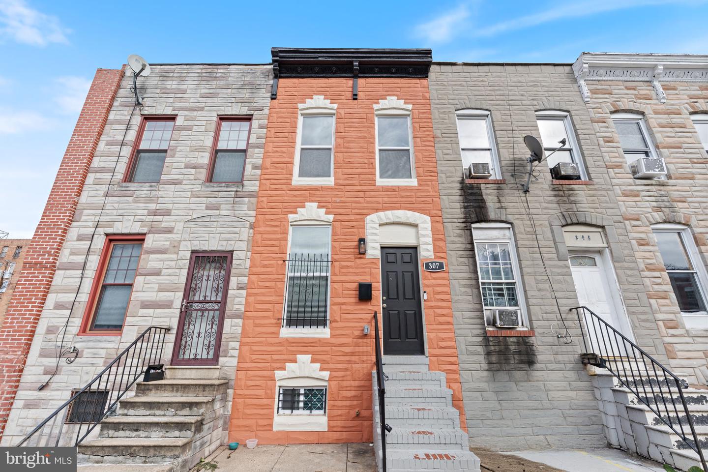 307 S SMALLWOOD ST Property Photo 1