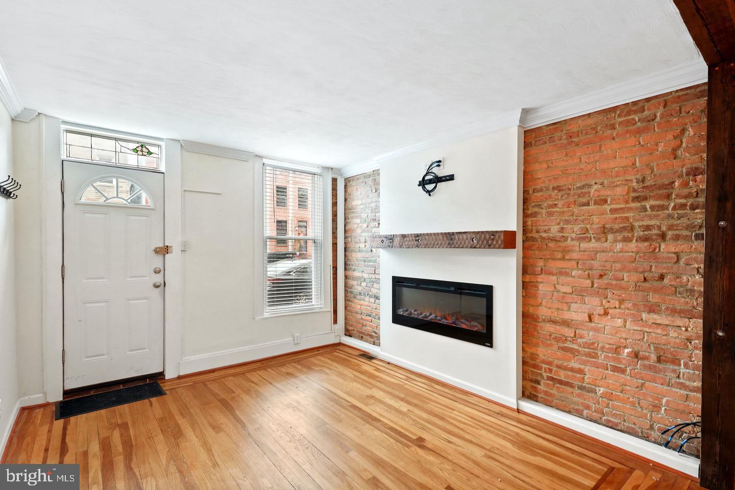 1335 Andre St Property Photo 5