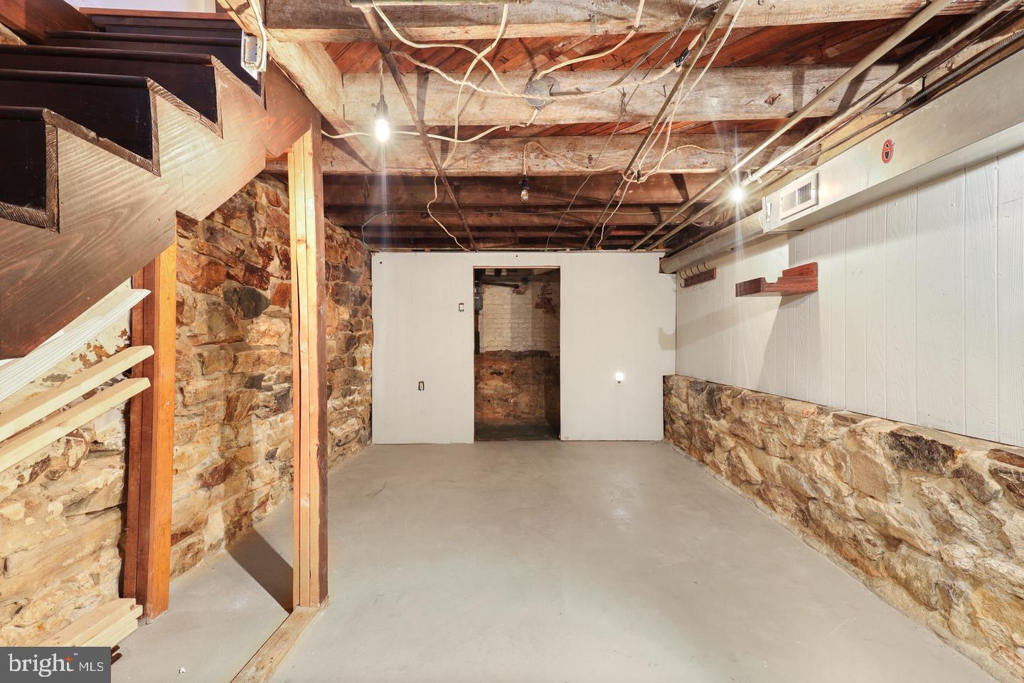 1335 Andre St Property Photo 20