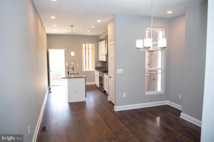 437 Lorraine Ave E Property Photo 5