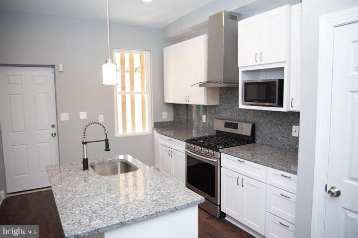 437 Lorraine Ave E Property Photo 6