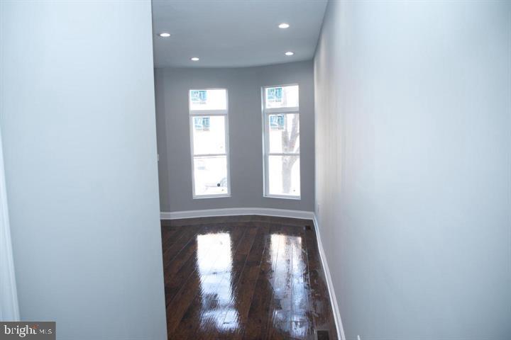 437 Lorraine Ave E Property Photo 8