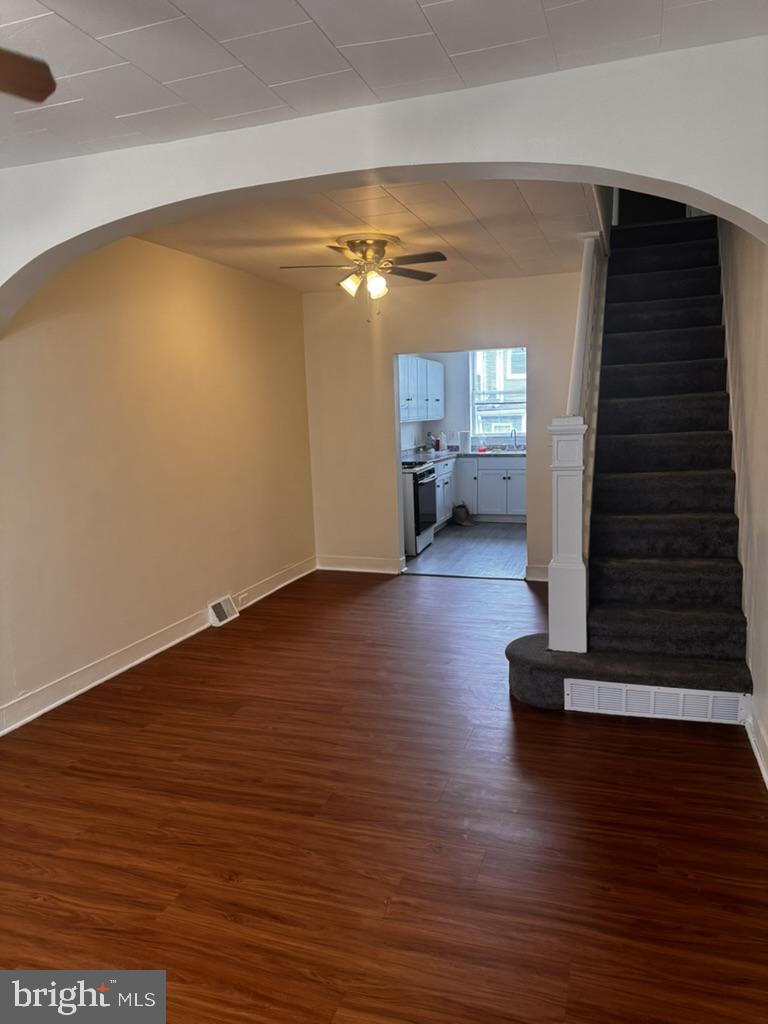 133 N Glover St Property Photo 3
