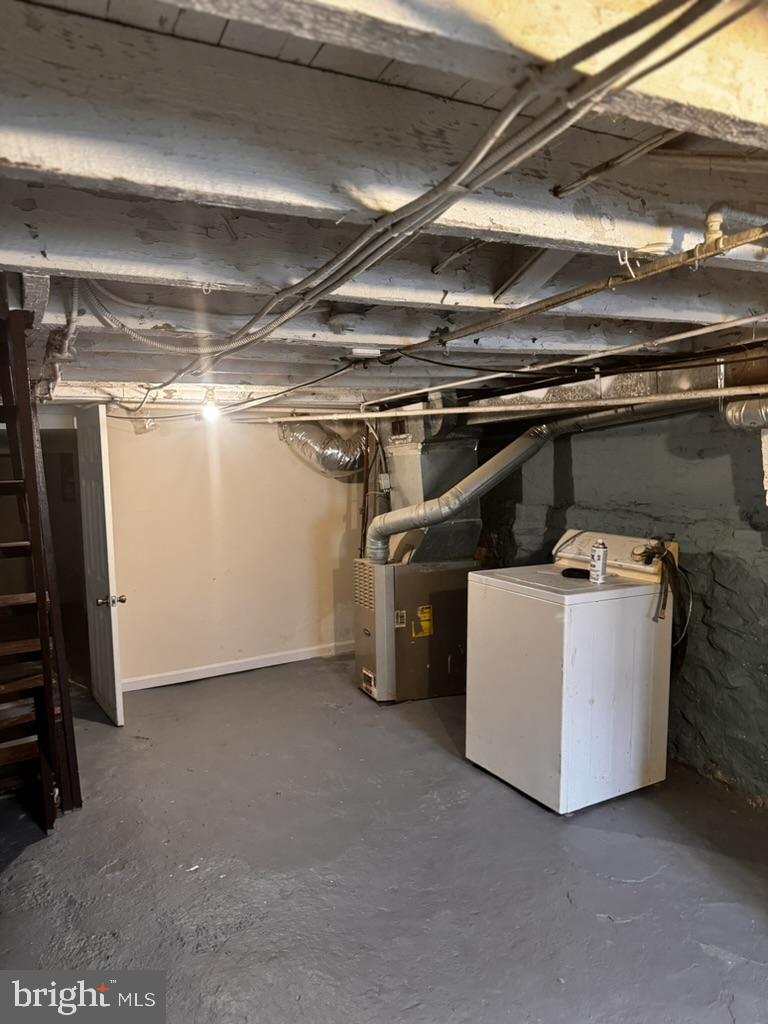133 N Glover St Property Photo 27