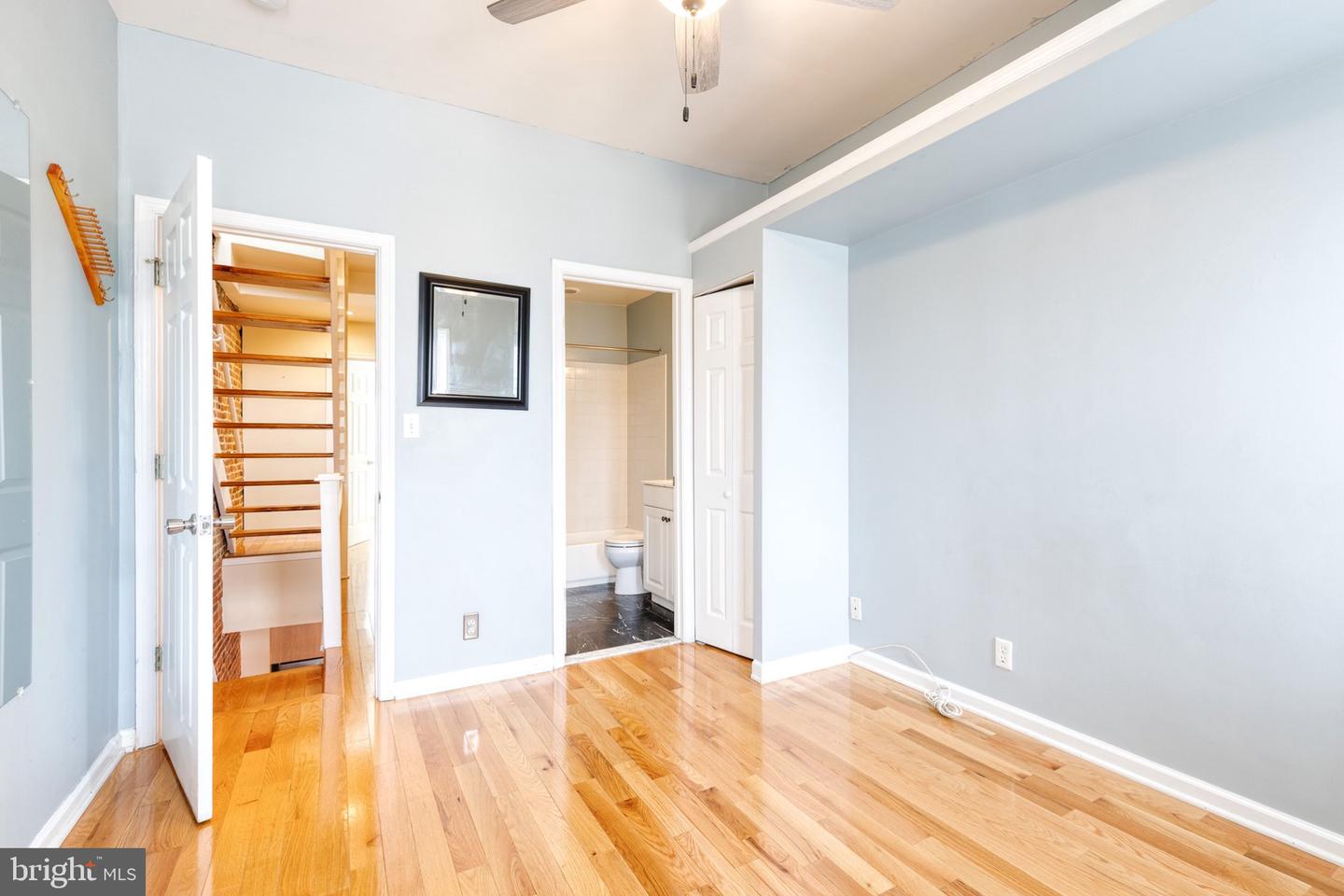 667 E Clement St Property Photo 11