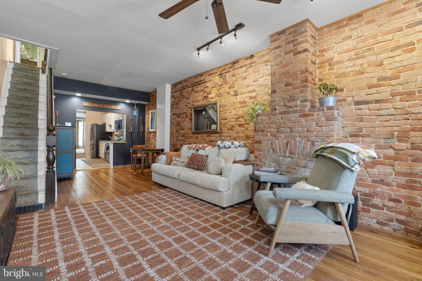 1702 Jackson St Property Photo 3