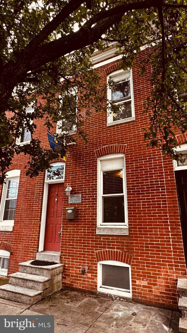 1411 E CLEMENT ST Property Photo 1