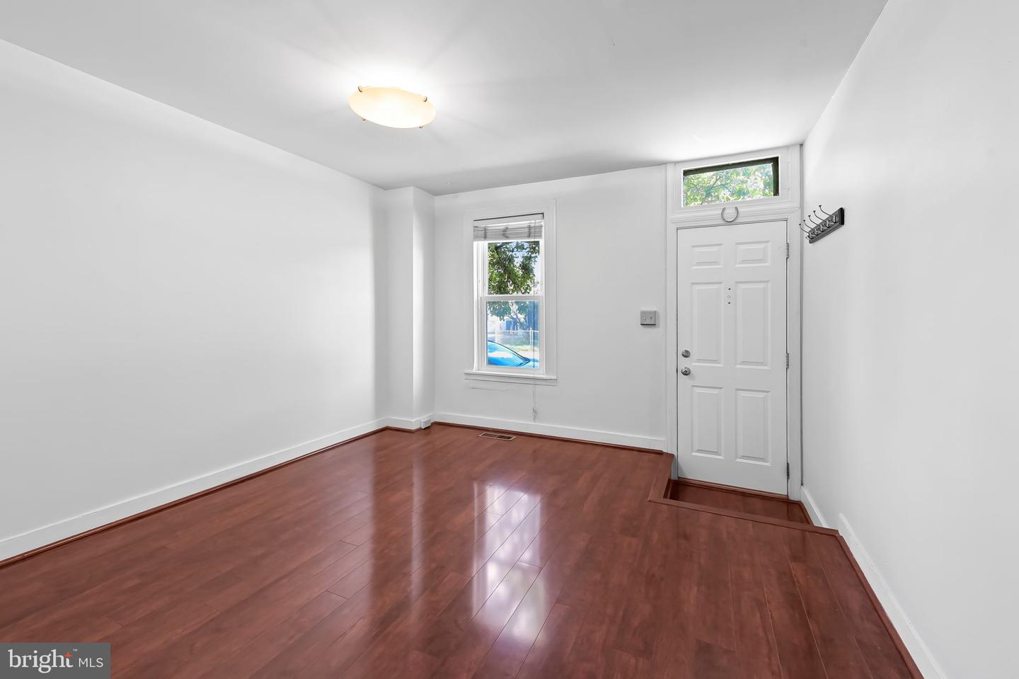 1411 E Clement St Property Photo 4