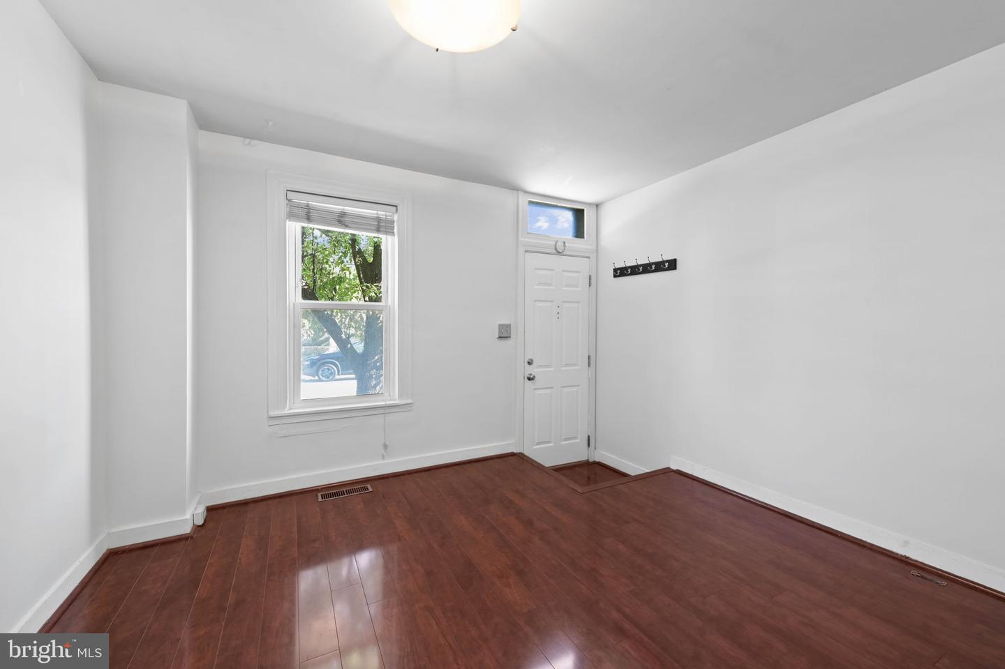 1411 E Clement St Property Photo 5