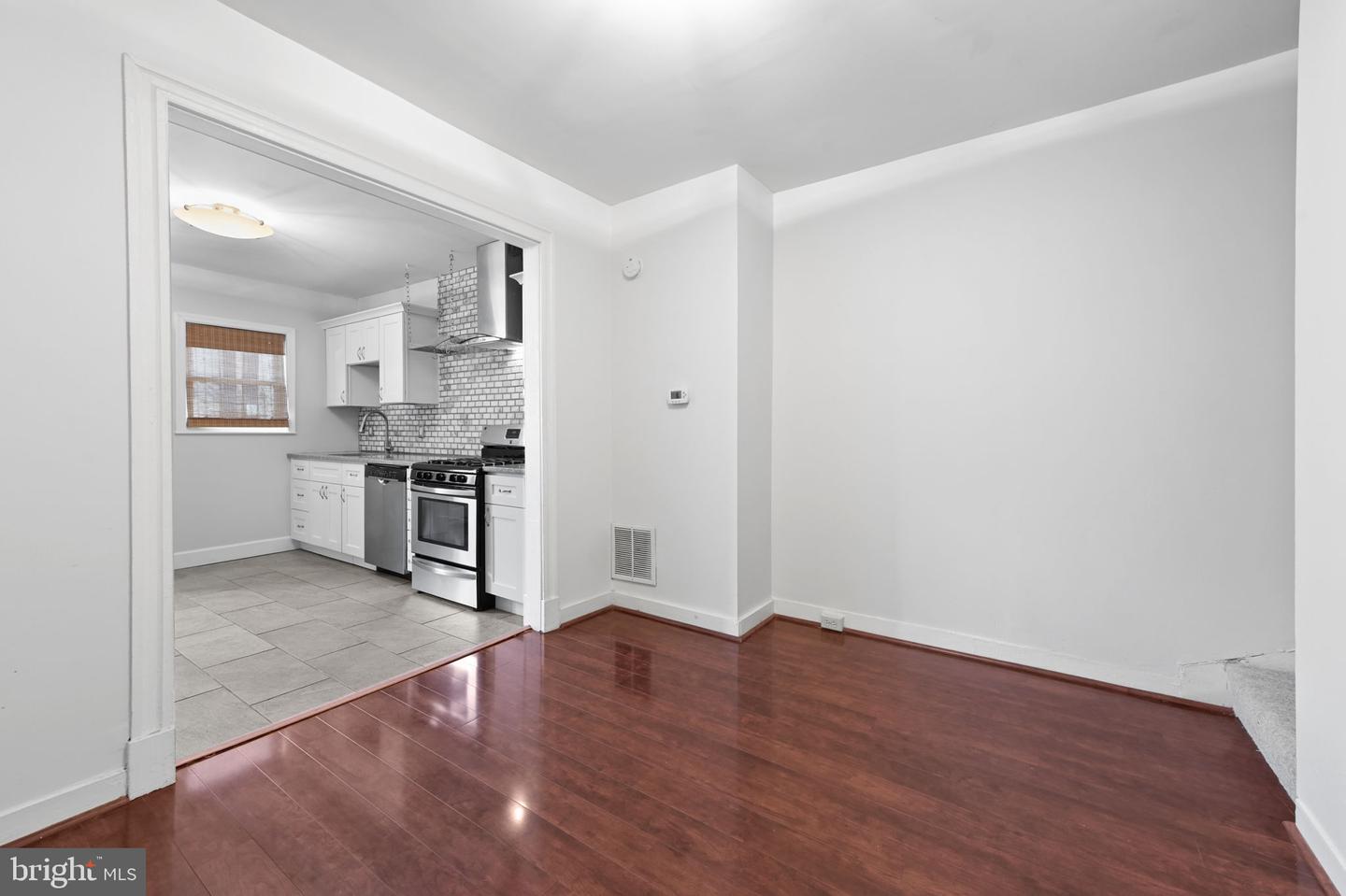 1411 E Clement St Property Photo 8