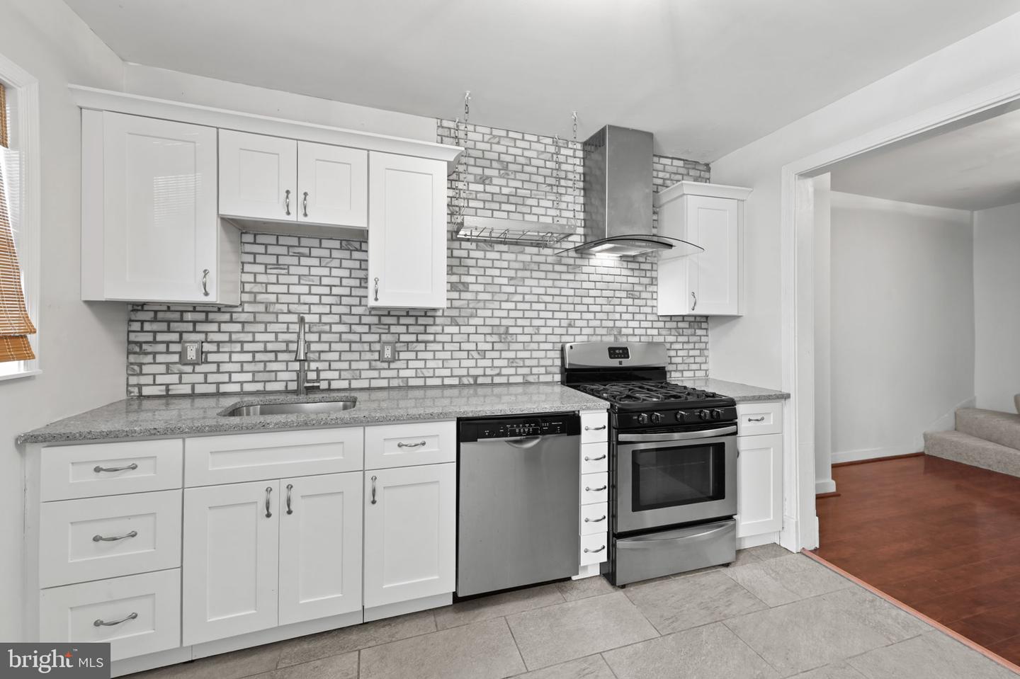 1411 E Clement St Property Photo 11