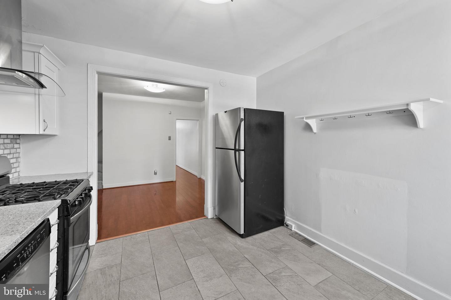 1411 E Clement St Property Photo 12
