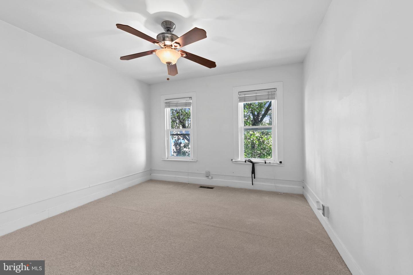 1411 E Clement St Property Photo 13