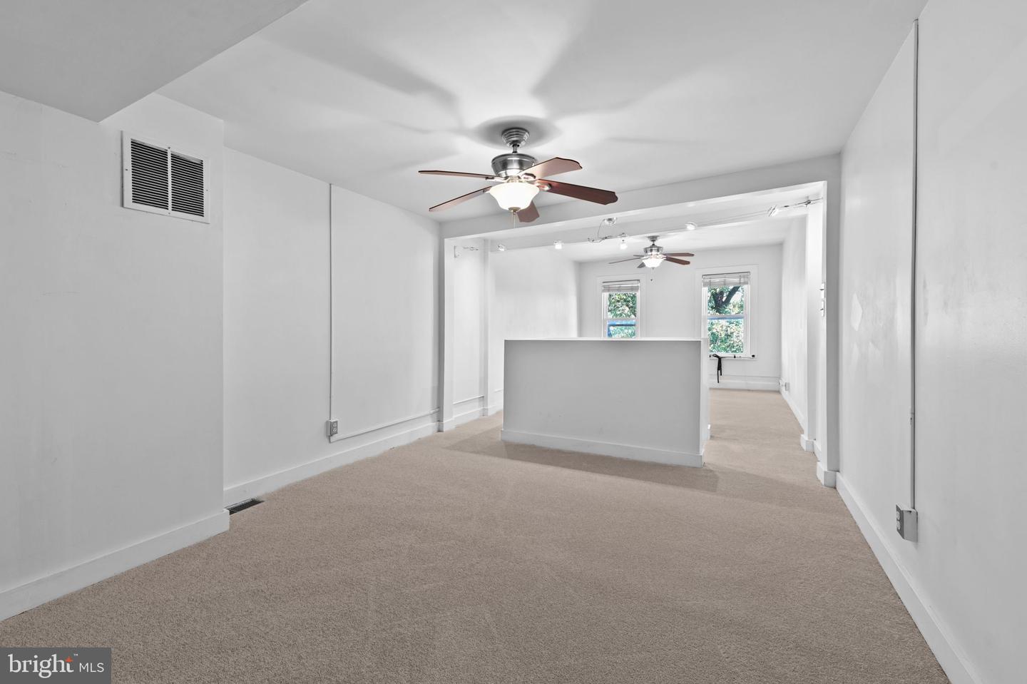 1411 E Clement St Property Photo 18