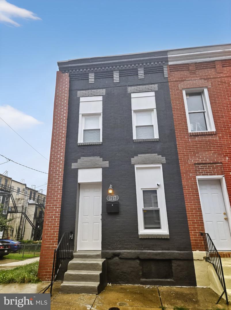 1717 LATROBE ST Property Photo 1