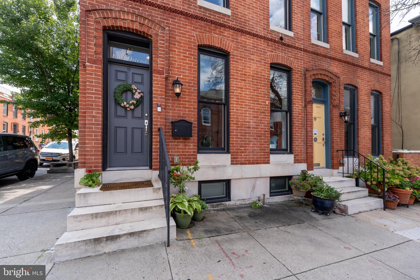 17 E OSTEND ST Property Photo 1