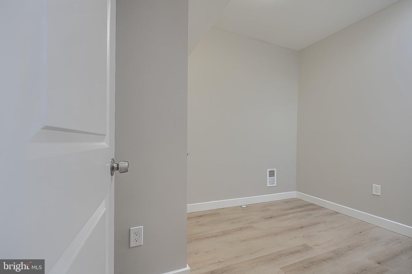 4329 Falls Rd Property Photo 24