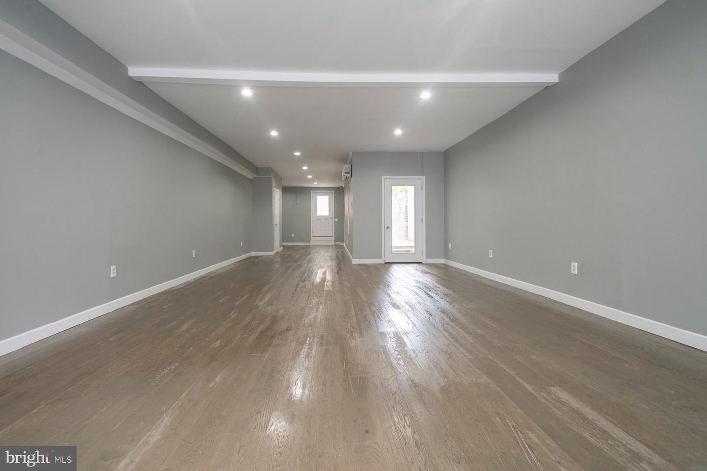 880 Washington Blvd Property Photo 2