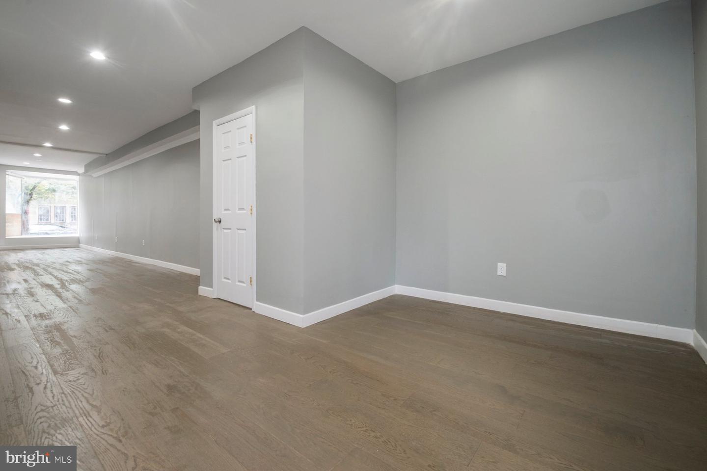 880 Washington Blvd Property Photo 5