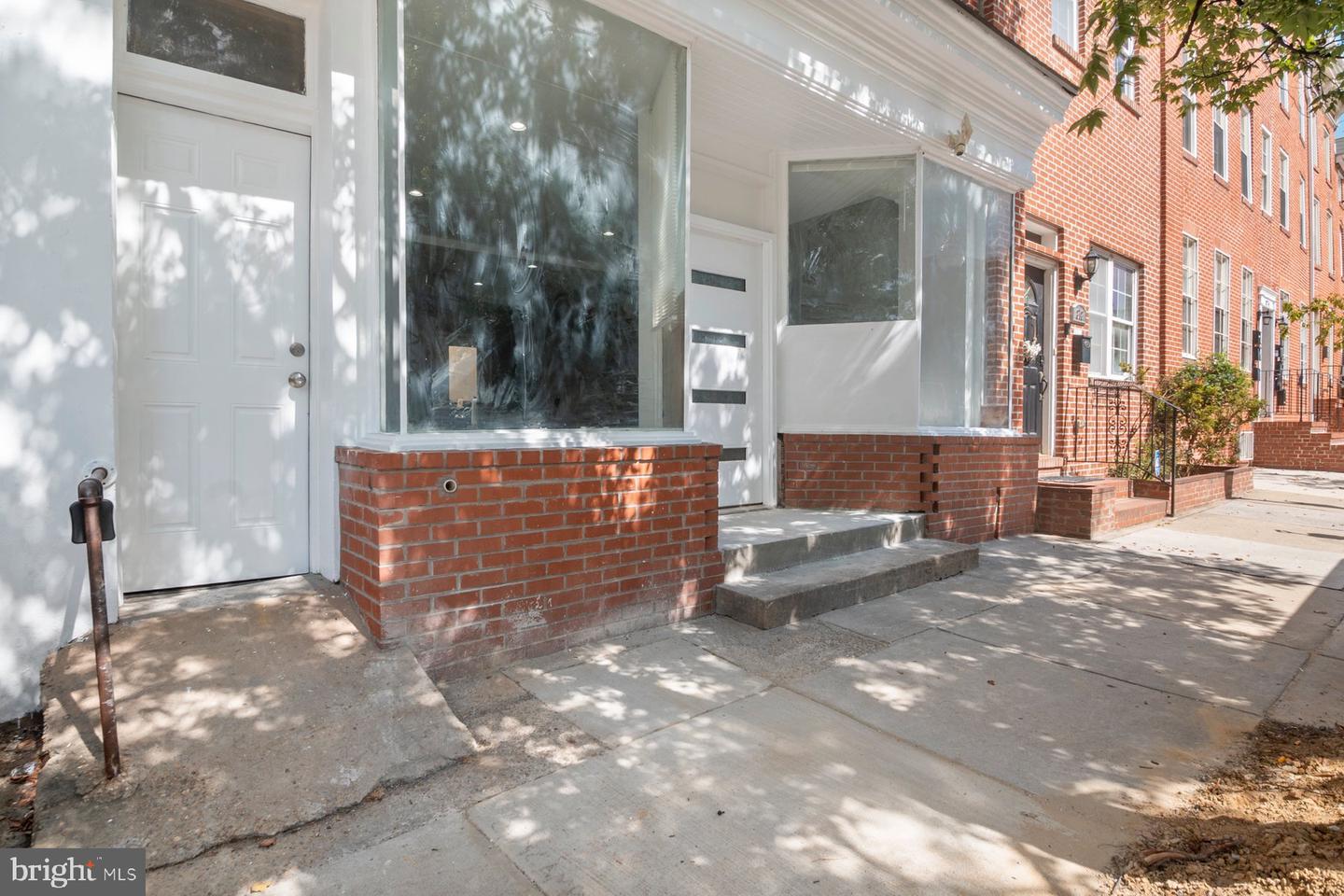 880 Washington Blvd Property Photo 10