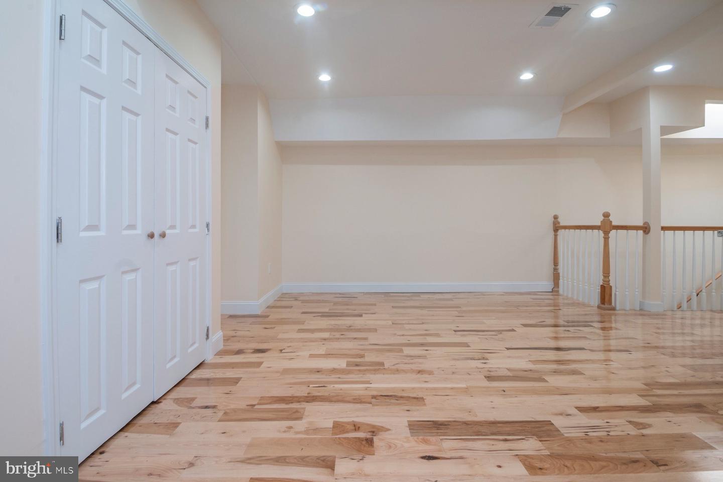 880 Washington Blvd Property Photo 19