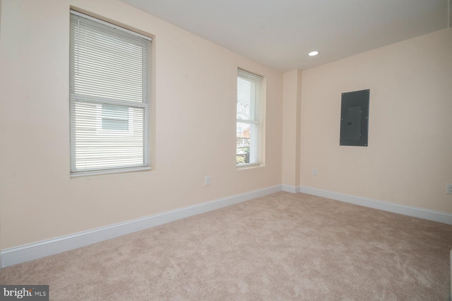 880 Washington Blvd Property Photo 21