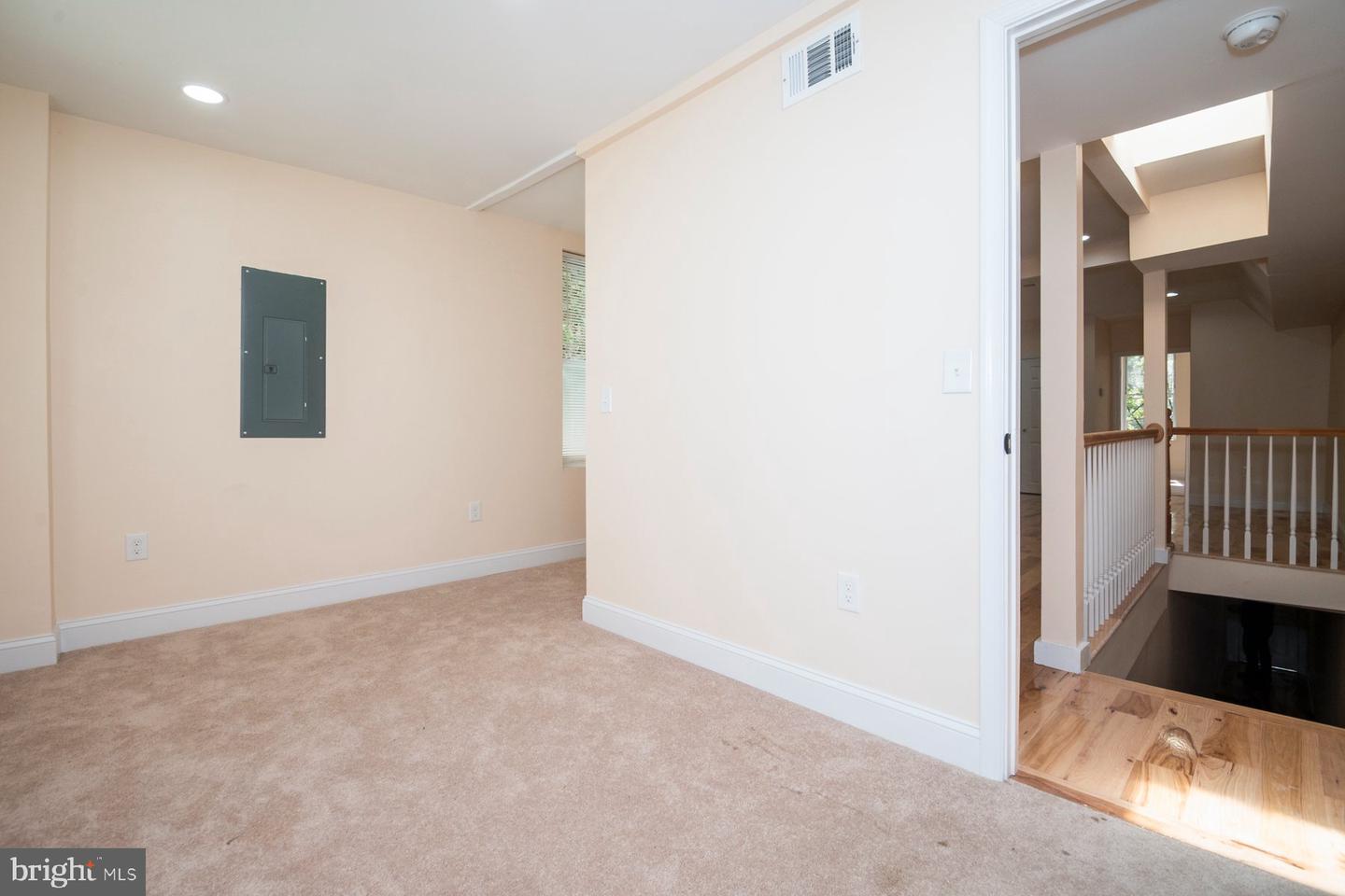 880 Washington Blvd Property Photo 23