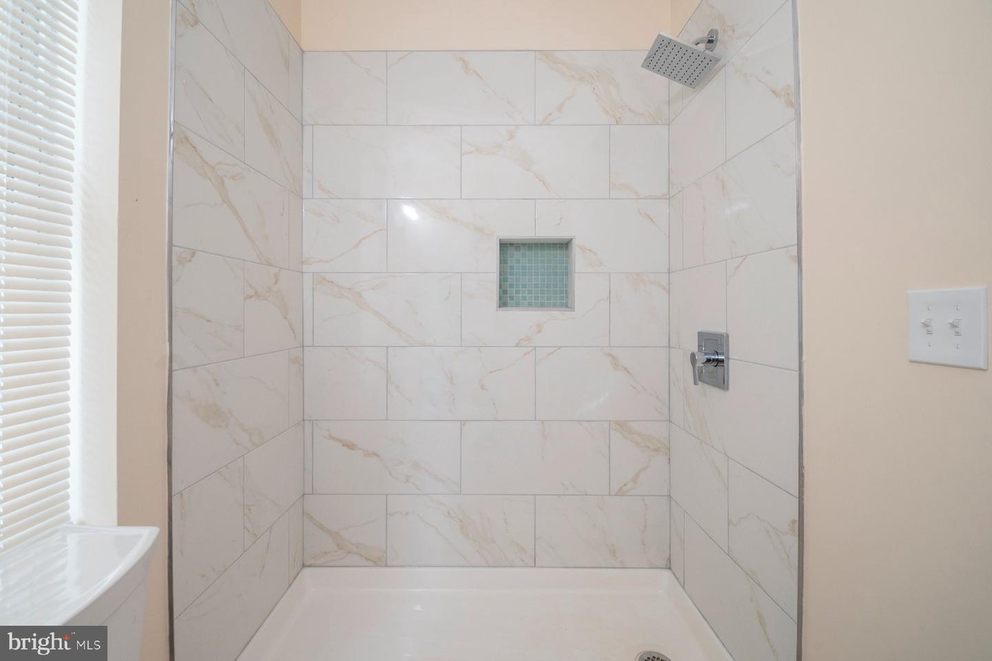 880 Washington Blvd Property Photo 25