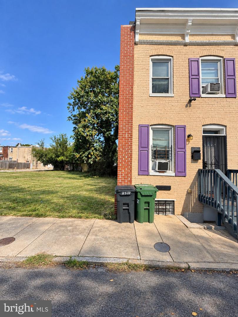 2537 SALEM ST Property Photo 1