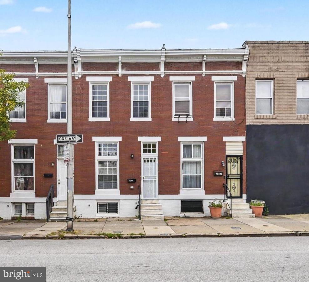 2609 E MADISON ST E Property Photo 1