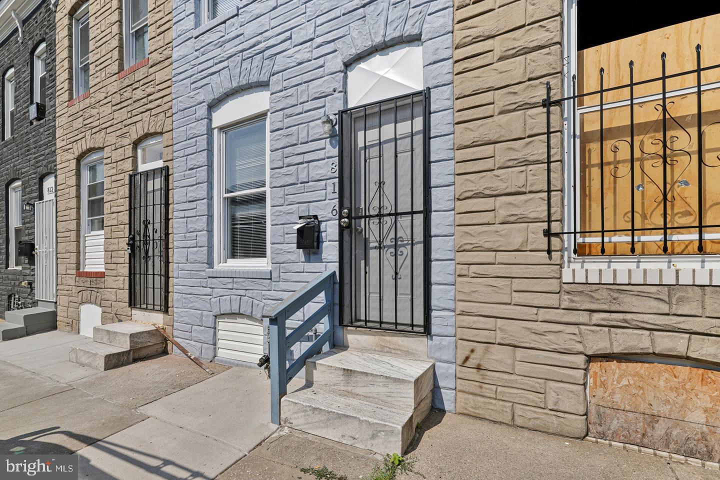 816 N Port St Property Photo 1