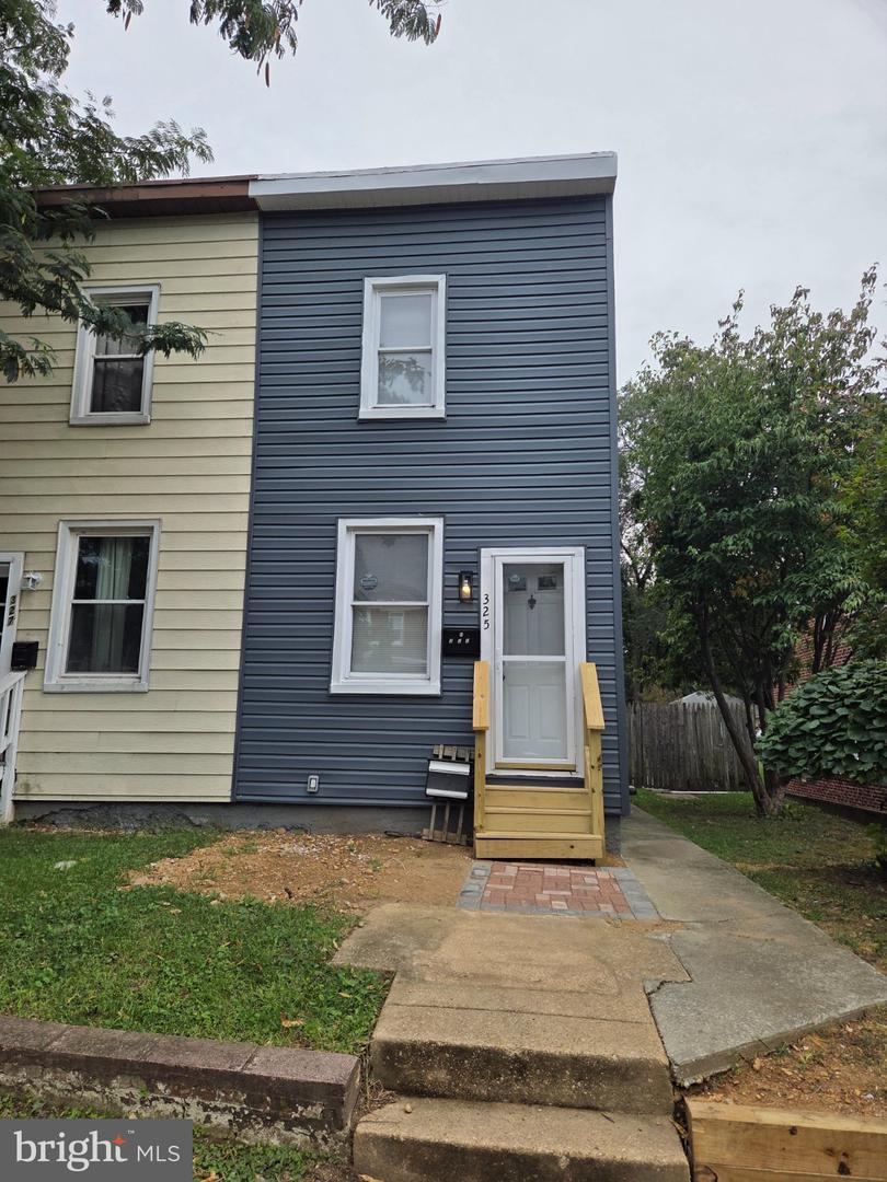325 WASHBURN AVE Property Photo 1