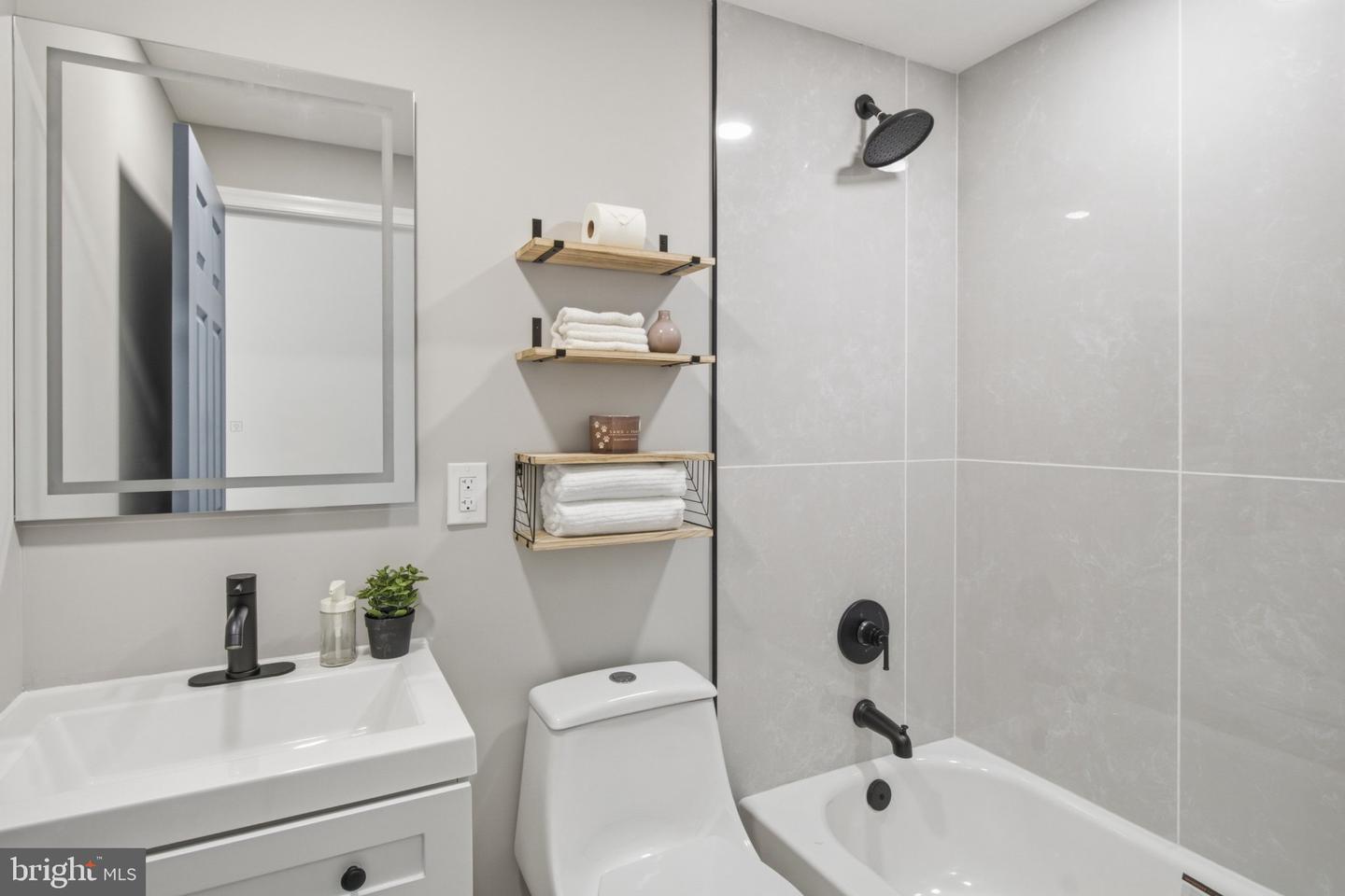 2122 Jefferson St Property Photo 16