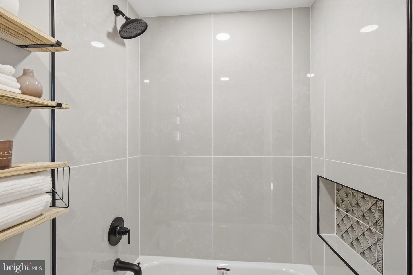 2122 Jefferson St Property Photo 18